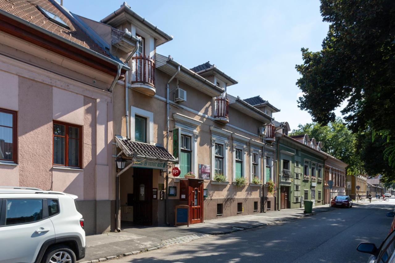 Illes Hotel