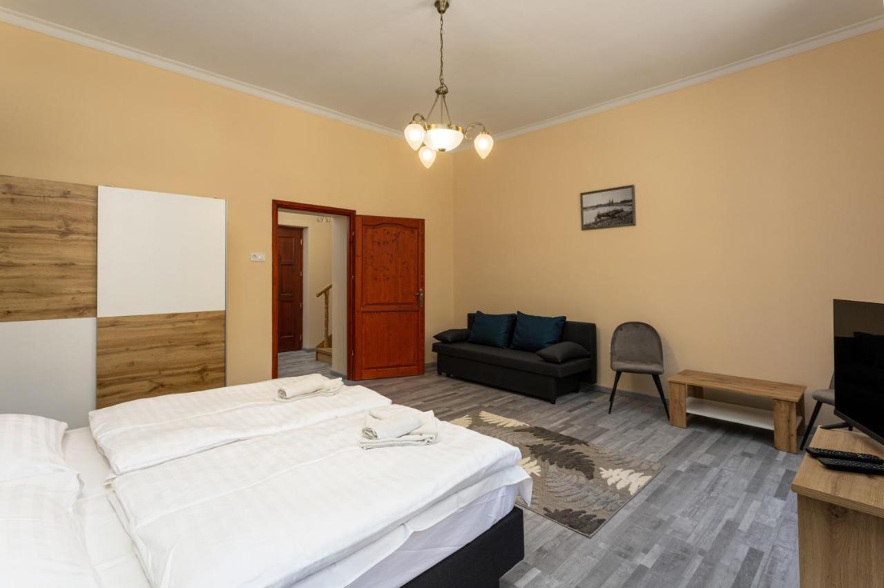 Illes Hotel